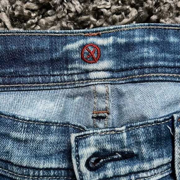 Sinclair Jean shorts - Picture 3 of 9